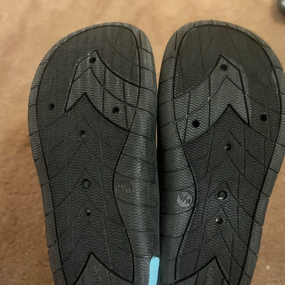 Jurassic world dinosaur Blue and Black Water Shoes with Ventilation sz 7/8